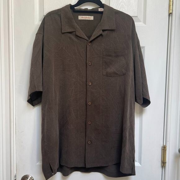 Tommy Bahama Short-sleeve Button-up Collared Shirt with Palm Tree Print. XL. - Picture 1 of 11